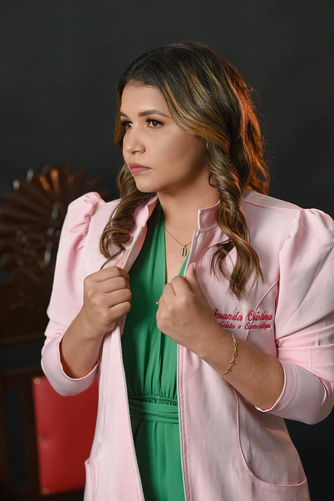 Retrato da Dra. Amanda Cristina, profissional de estética da INOVA LASER
